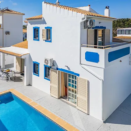 Nina Casa de Férias