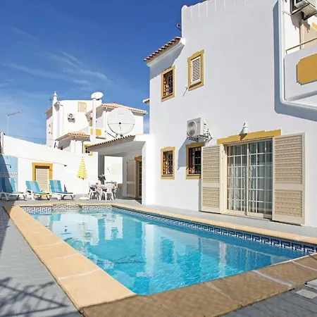 Nina البوفيرا